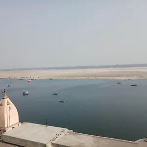 Dwivedi Sri Omkar Palace Waranasi