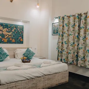 Safarnama - A Boutique Waranasi